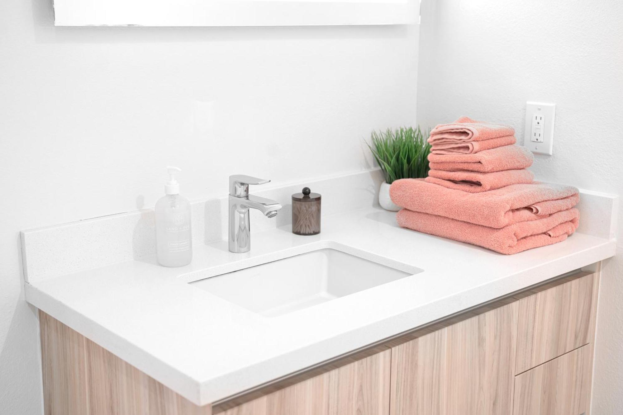 Pacific Pearl 2 Bed With Free Parking In Santa Monica Los Angeles